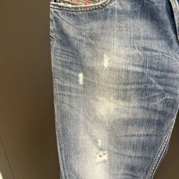 Diesel .”Zathan” size 30/34 EUC intentional
Tiny paint dots on leg- wide leg - Picture 5 of 16